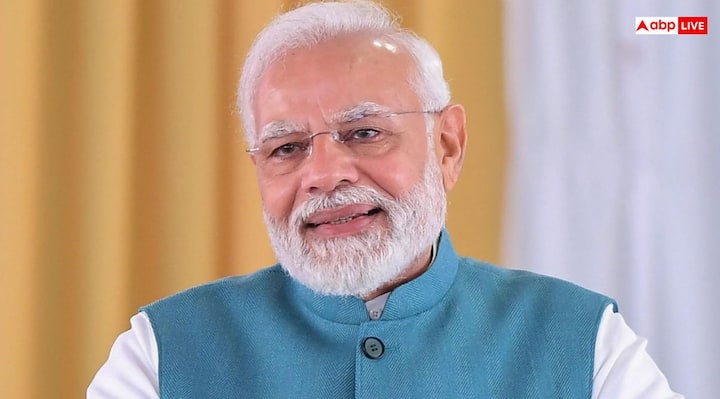 हर घर में लक्ष्मी जी पधारें के संदेश और अपने भाषण में मां लक्ष्मी का जिक्र कर पीएम मोदी ने देश के हर नागरिक तक समृद्धि, खुशहाली और आर्थिक सुरक्षा का संदेश पहुंचाया है कि, विकास का मार्ग धर्म और नैतिकता से जुड़ा होना चाहिए.