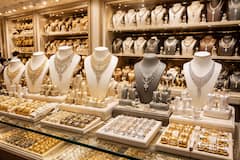 Gold-Silver Crash: ચાંદી ₹1.36 લાખ તૂટી! સોનામાં પણ ₹31,000 નો કડાકો, જાણો કેમ અચાનક ગગડ્યા ભાવ અને હવે શું કરવું?