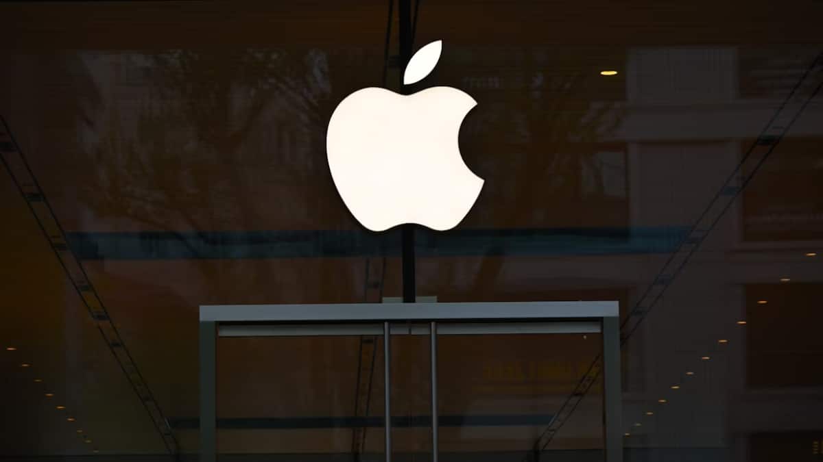 Using An iPhone? One Wrong Website Visit Could Put Your Data At Risk