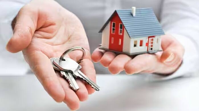 ઘણા લોકો મિલકત ખરીદતી વખતે દસ્તાવેજોને હળવાશથી લે છે અને પછીથી તેઓ કાનૂની મુશ્કેલીઓમાં ફસાઈ જાય છે. તેથી સોદો પૂર્ણ કરતા પહેલા બધા જરૂરી દસ્તાવેજો રાખવા ખૂબ જ મહત્વપૂર્ણ છે. થોડી સાવધાની તમને નોંધપાત્ર નુકસાનથી બચાવી શકે છે.