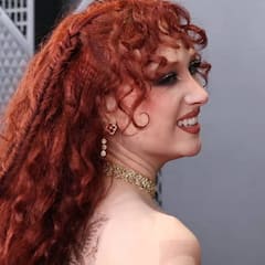 Singer Chappell Roan : ग्रॅमी अवॉर्ड्समध्ये गायिकेचा टॉपलेस लूक; मिनिमल ज्वेलरीनं वेधलं लक्ष, PHOTO व्हायरल