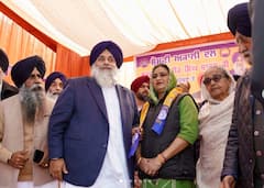 Punjab News: ਪੰਜਾਬ ਦੀ ਸਿਆਸਤ 'ਚ ਮੱਚਿਆ ਹਾਹਾਕਾਰ, ਕਈ ਵੱਡੇ ਆਗੂ 'ਅਕਾਲੀ ਦਲ' 'ਚ ਹੋਏ ਸ਼ਾਮਲ; ਸੁਖਬੀਰ ਬਾਦਲ ਨੇ ਕੀਤਾ ਸਵਾਗਤ...