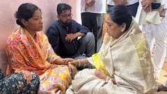 Sunetra Pawar: उपमुख्यमंत्री सुनेत्रा पवारांचा पहिलाच दौरा! दादांसोबत सावलीसारखं राहणाऱ्या विदीप जाधव यांच्या पोरक्या झालेल्या लेकरांची अन् पत्नीची घेतली सांत्वनपर भेट