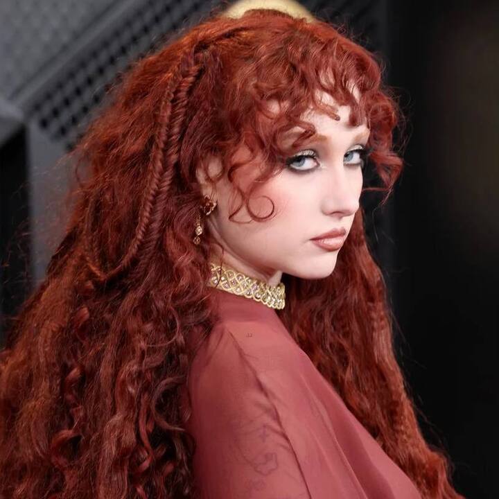 चॅपेल रॉनचा हा लूक Mugler च्या 1998 कलेक्शनपासून प्रेरित आहे.