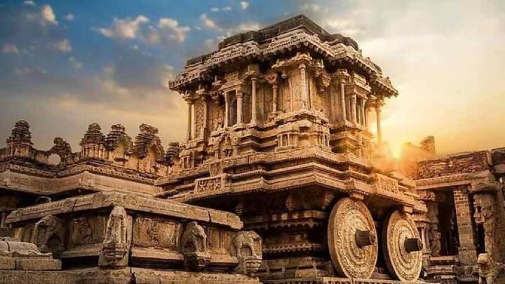 યુનેસ્કો વર્લ્ડ હેરિટેજ સાઇટ હોવા છતાં હમ્પી આજે પણ એક બજેટ ફ્રેન્ડલી સ્થળ છે. અહીં સસ્તા ગેસ્ટહાઉસ, સસ્તા ભાડે બાઈક અને લોકલ નાસ્તા સરળતાથી મળી જાય છે. પ્રાચીન ખંડેરો વચ્ચે ફરવું, નદી કિનારે શાંતિથી ચાલવું અને ભવ્ય મંદિરોના દર્શન કરવું આ બધો અનુભવ આનંદ આપે છે.