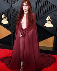 Singer Chappell Roan : ग्रॅमी अवॉर्ड्समध्ये गायिकेचा टॉपलेस लूक; मिनिमल ज्वेलरीनं वेधलं लक्ष, PHOTO व्हायरल