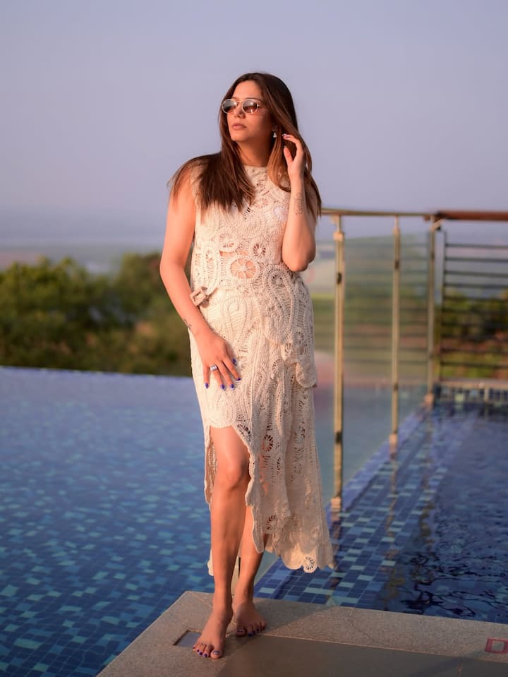 सपना चौधरी इस शो में पहले ही दिन से फ्रंट फुट पर गेम खेलती हुई नजर आ रही हैं. वो हर किसी से बेबाक होकर पंगे ले रही हैं.