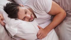 Vastu Tips For Sleep: સૂતા પહેલા ઓશિકાની નીચે આ 3 માંથી એક વસ્તુ રાખો, થશે અનેક ફાયદા અને ખુલશે પ્રગતિના માર્ગ