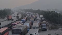 Pune Mumbai Expressway: पुणे मुंबई द्रुतगती महामार्गावर गॅसचा टँकर पलटी; मध्यरात्रीपासून एका लेन वरुन वाहतूक सुरु, वाहनांच्या लांब रांगा, प्रवाशांचा संतप्त