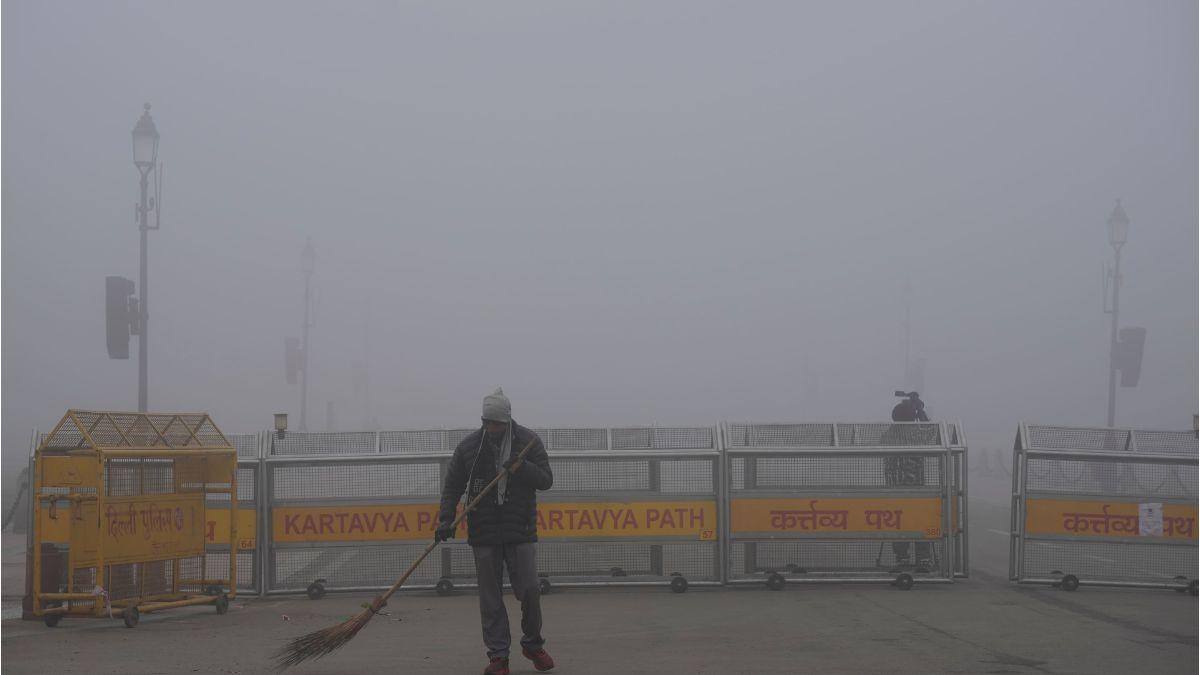 Delhi-NCR Battles Dense Fog, Rising Pollution, AQI Over 300 In Several Areas; Yellow Alert Issued