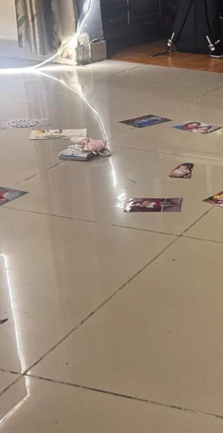 बताया जा रहा है कि डायरी के कुल आठ पन्नों में आत्महत्या की वजह लिखी गई है. पहले पन्ने पर अंग्रेजी में 'Sorry Papa' लिखा हुआ है.