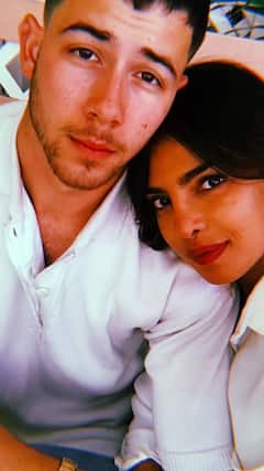 प्रियंका चोपड़ा की खूबसूरती के दीवाने हो गए थे निक जोनास, एक मैसेज से शुरु हुई लव स्टोरी,आज कहे जाते हैं ग्लोबल कपल