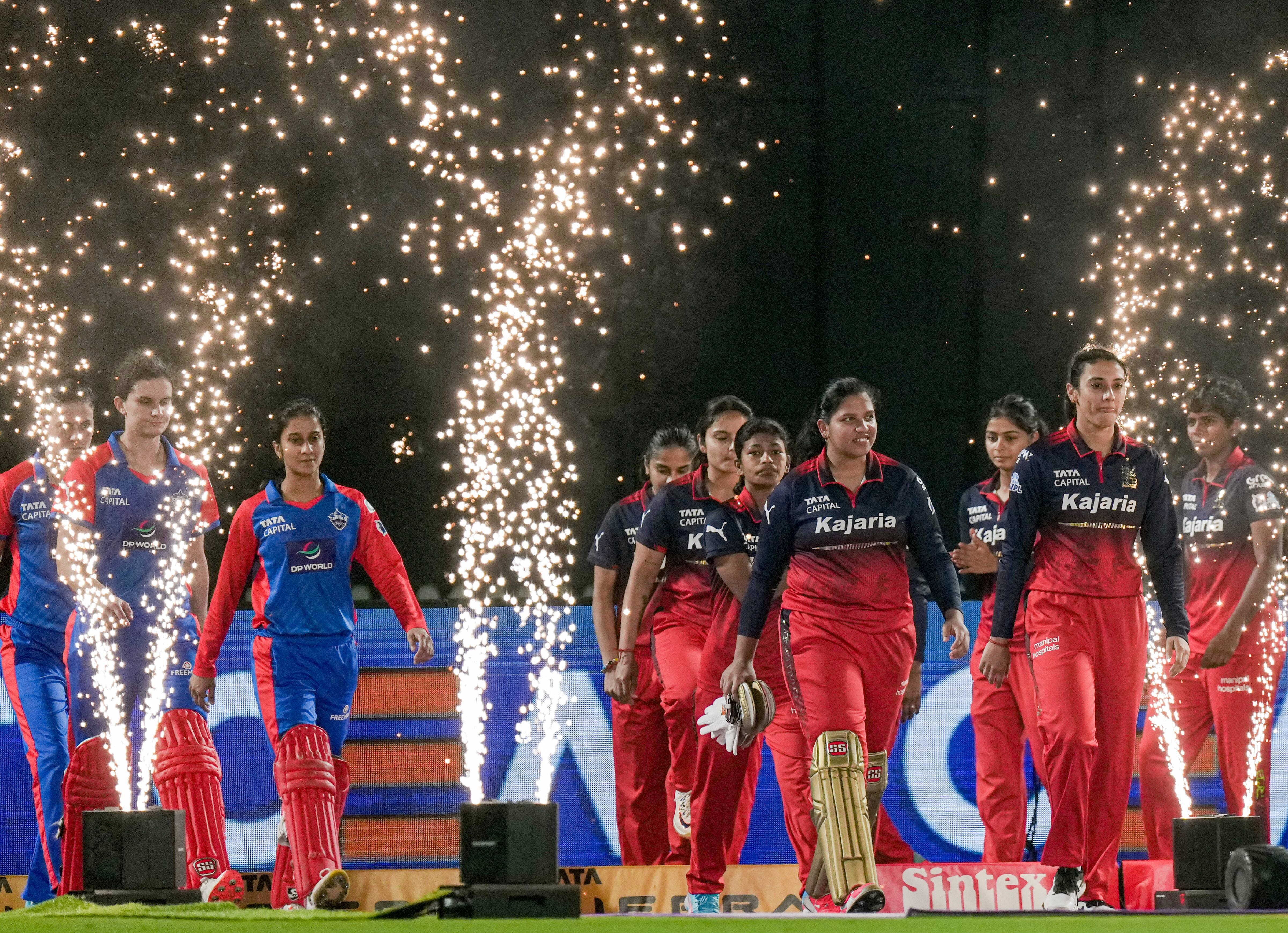 WPL 2026 ఫైనల్‌లో ఆర్సీబీ వీరవిహారం; రికార్డు ఛేజింగ్‌తో ఢిల్లీపై విజయం, రెండోసారి టైటిల్ కైవసం!