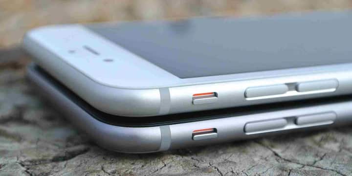 जो लोग कम कीमत में फ्लैगशिप फोन लेना चाहते हैं उनके लिए यह फायदेमंद हो सकता है लेकिन जिसने फोन लॉन्च के समय भारी रकम चुकाई होती है उसकी रीसेल वैल्यू बेहद कम रह जाती है. कुछ महीनों में ही फोन की कीमत लाखों से हजारों कम हो जाना कई लोगों को निराश कर देता है.