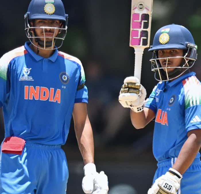 सबसे बड़ा रन चेज: 311 रनों के लक्ष्य को 41.1 ओवरों में हासिल कर भारत ने इतिहास रचा. ये अंडर-19 वर्ल्ड कप में सबसे बड़ा रन चेज बन गया. इससे पहले ये रिकॉर्ड न्यूजीलैंड के नाम था, जिन्होंने 2006 में आयरलैंड के खिलाफ 305 रनों के लक्ष्य को हासिल किया था.