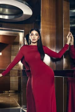 बॉलिवूडच्या डान्सिंग क्विनचे पाहा 10 हटके अंदाज, नोरा फतेहीच्या ग्लॅमर लूकवर चाहते घायाळ