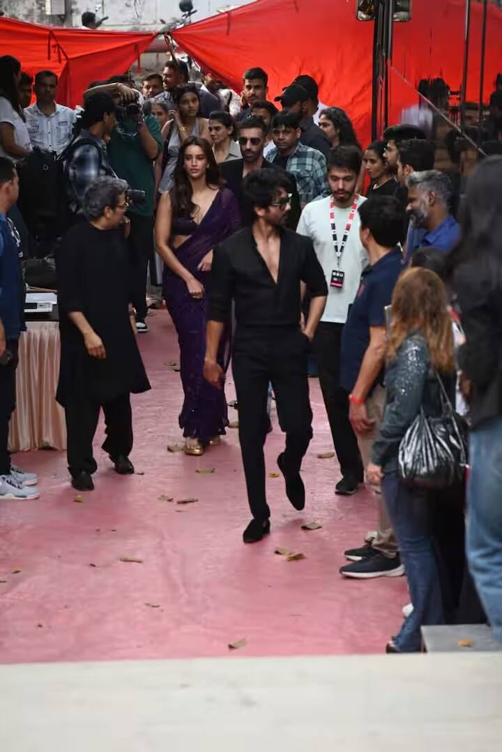 हाल ही में, अपनी आगामी फिल्म 'ओ रोमियो' के प्रमोशन के दौरान, तृप्ति किसी परी से कम नहीं लग रही थीं।