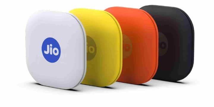 इसमें 50GB का फ्री क्लाउड स्टोरेज, तीन महीने का Jio Hotstar मोबाइल और टीवी एक्सेस, साथ ही करीब 35,100 रुपये कीमत वाला 18 महीने का Google Gemini Pro सब्सक्रिप्शन शामिल है.