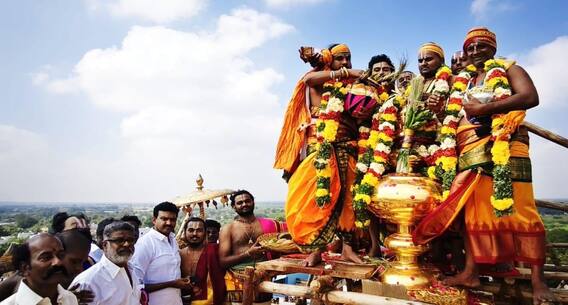 திருக்கோஷ்டியூர் செளமிய நாராயண பெருமாள் கோயில் தங்க விமான கும்பாபிஷேகம்.. பக்தர்களின் பரவசம்! திருக்கோஷ்டியூர் செளமிய நாராயண பெருமாள் கோயில் தங்க விமான கும்பாபிஷேகம்.. பக்தர்களின் பரவசம்!