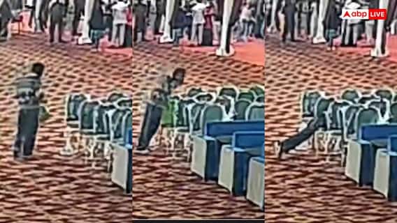 Video: शादी के दिन मंडप में खड़े-खड़े गिर गया दुल्हन का मामा, पल भर में हुई मौत, सामने आया वीडियो Video: शादी के दिन मंडप में खड़े-खड़े गिर गया दुल्हन का मामा, पल भर में हुई मौत, सामने आया वीडियो