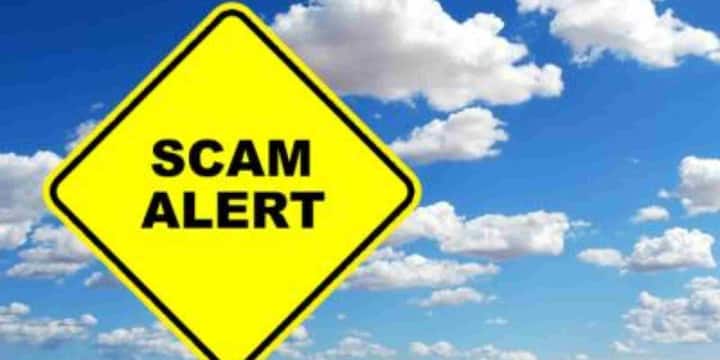 अगर कोई मैसेज अचानक डर पैदा करे, जल्दी भुगतान का दबाव डाले या किसी निजी मोबाइल नंबर से आए तो सावधान हो जाइए. सरकारी या बैंक से जुड़े मैसेज हमेशा आधिकारिक आईडी से आते हैं, किसी 10 अंकों के नंबर से नहीं.