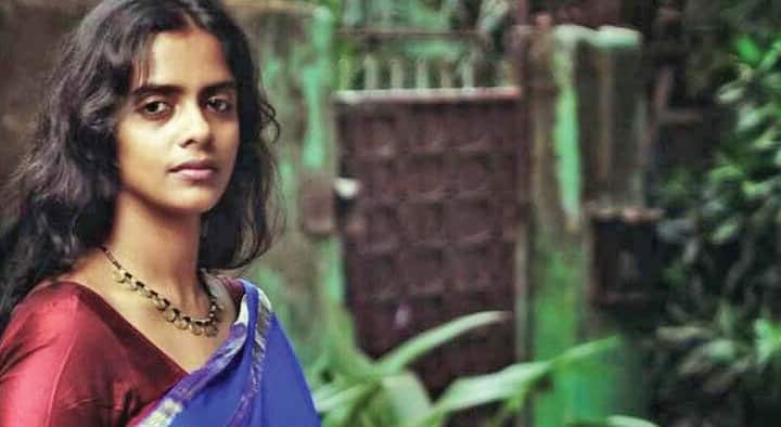 तापसी पन्नूच्या 'अस्सी' चित्रपटाच्या ट्रेलरने सर्वांनाच थक्क केलं आहे. या चित्रपटात पीडितेच्या वेदना, समाजाविरूद्ध असलेला तिचा लढा आणि न्यायापर्यंतचा प्रवास दाखवण्यात आला आहे.