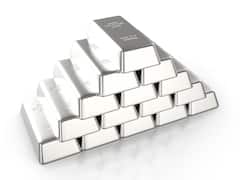 Silver Price Crash: ચાંદી હાઈથી 41% તૂટી! રોકાણકારો મૂંઝવણમાં: ખરીદવી, વેચવી કે હોલ્ડ કરવી? જાણો એક્સપર્ટની સલાહ