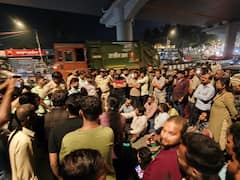 Mumbai : मुंबईत मराठी फेरीवाल्यांसाठी मनसे रस्त्यावर उतरली, दहिसरमध्ये मध्यरात्री आंदोलन; भाजप नेत्यावर गंभीर आरोप