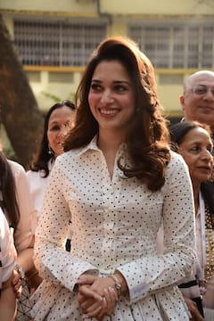 इवेंट में व्हाइट ड्रेस में बला की हसीन लगीं तमन्ना भाटिया, 10 तस्वीरों में देखें एक्ट्रेस की खूबसूरती