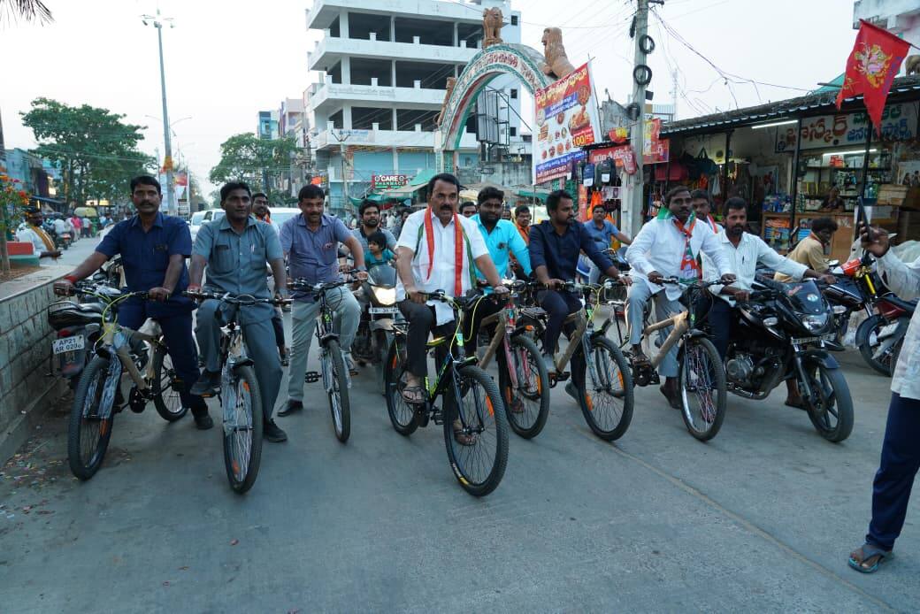 Telangana Municipal Elections: కొల్లాపూర్‌లో జూపల్లి కృష్ణారావు వినూత్న ప్రచారం.. ప్రజల్ని ఆకట్టుకున్న మంత్రి ప్రయత్నం