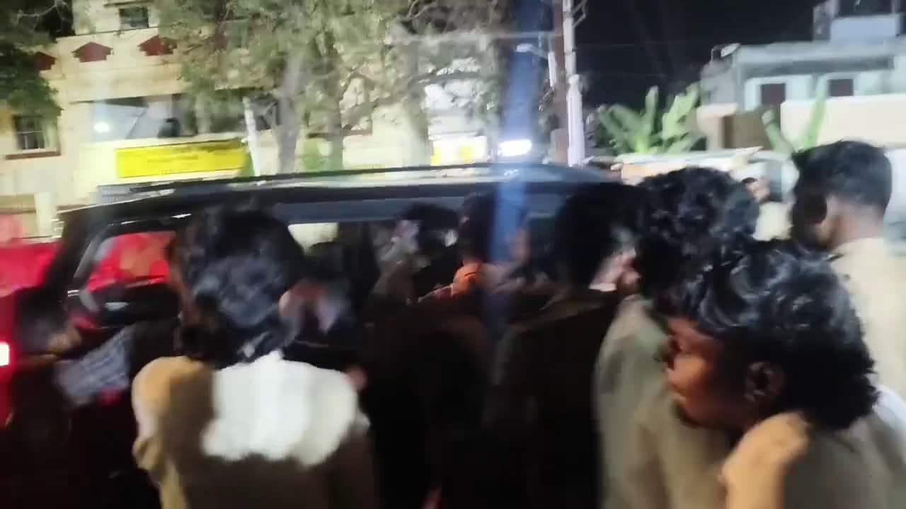 நாம் தமிழர் vs த.வெ.க: தேனியில் மோதல்! சாட்டை துரைமுருகன் பேச்சுக்கு பிறகு பரபரப்பு, கார் கண்ணாடி உடைப்பு!