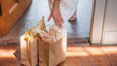 Paper Bag: মুদির দোকান থেকে শপিং মল.. সব জায়গায় ব্যবহৃত কাগজের ব্যাগ কেন বাদামি রঙেরই হয়?