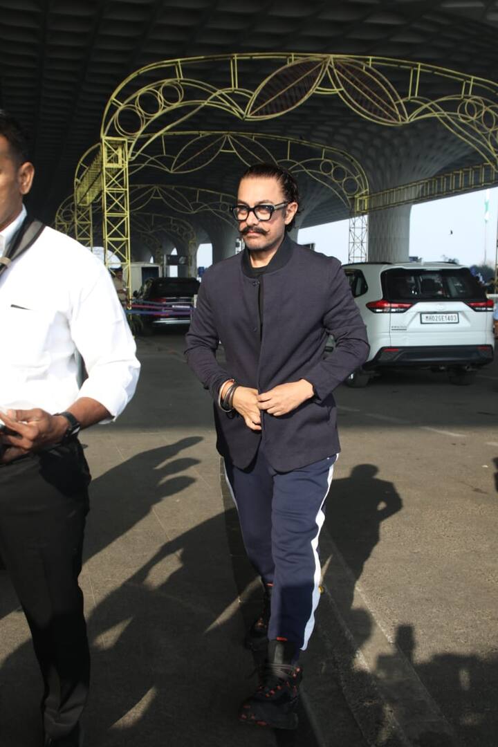 जबकि ग्रे कोट ने लुक को स्मार्ट टच दिया था. ट्रैक पैंट और क्लासी व्हाइट स्नीकर्स ने उनके लुक को आरामदायक और मॉडर्न बनाया था.