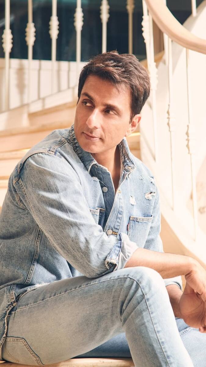 সোনু সুদ MTV রোডিজ-এ যুক্ত ছিলেন। একাধিক মিউজিক ভিডিওতেও দেখা গিয়েছে তাঁকে। সোনু সুদকে সম্প্রতি মুক্তিপ্রাপ্ত সিনেমা 'ফতেহ'-এ দেখা গিয়েছে, যেখানে তাঁর অভিনয়ের বেশ প্রশংসা করা হয়েছে।
