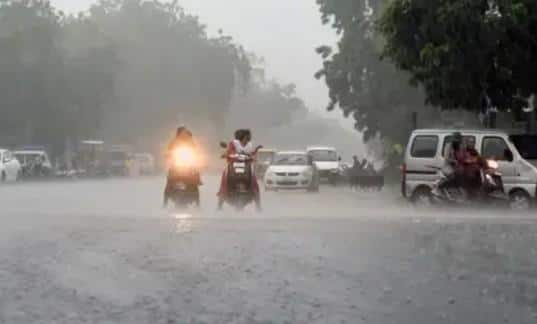 TN WEATHER ALERT: வலுப்பெறும் காற்றழுத்த தாழ்வு பகுதி.! 65 கி.மீட்டர் வேகத்தில் சூறாவளியோடு மழை- வானிலை மையம் அலர்ட்