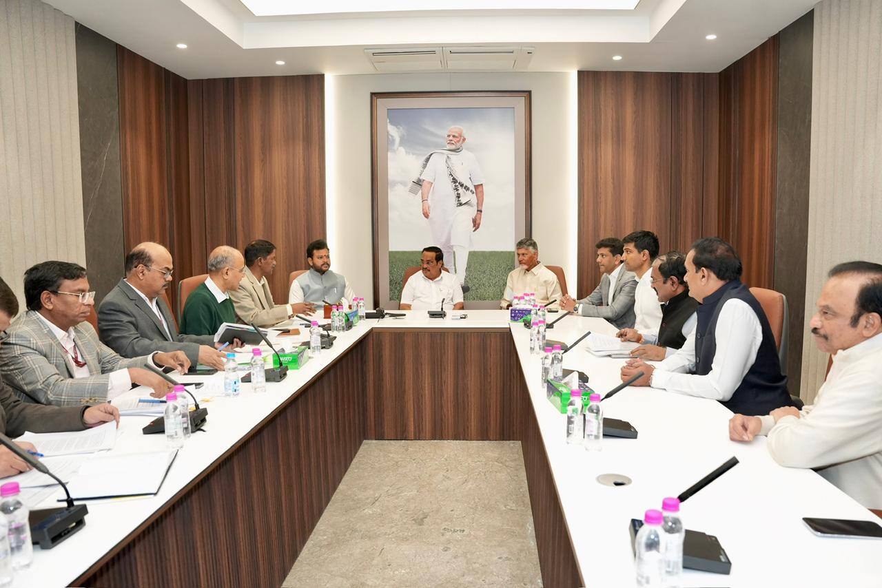 Chandrababu In Delhi: రాజధాని అమరావతికి చట్టబద్ధత సహా నదీ జలాల వివాదంపై కేంద్ర మంత్రులతో చంద్రబాబు భేటీ