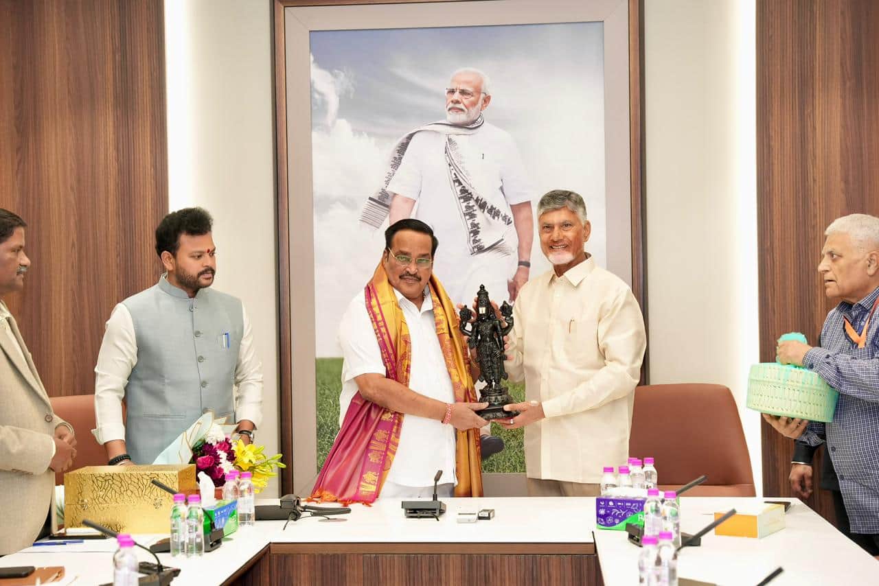 Chandrababu In Delhi: రాజధాని అమరావతికి చట్టబద్ధత సహా నదీ జలాల వివాదంపై కేంద్ర మంత్రులతో చంద్రబాబు భేటీ
