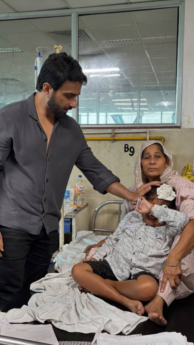 সালটা ২০২০। করোনাকাল। এমন একটা সময়, সেটাকে হয়তো গোটা বিশ্বে কোনও মানুষই ভুলতে পারবেন না। আর সেই সময়ে, ভারত নতুন চোখে দেখেছিল এক বলিউড অভিনেতাকে। তিনি সোনু সুদ (Sonu Sood)। করোনা পরিস্থিতিতে তিনি যেন হয়ে উঠেছিলেন ত্রাতা। হাজার হাজার পরিযায়ী শ্রমিককে বাড়ি ফিরিয়েছেন তিনি। আর্থিক সাহায্য করেছেন অগণিত মানুষকে।