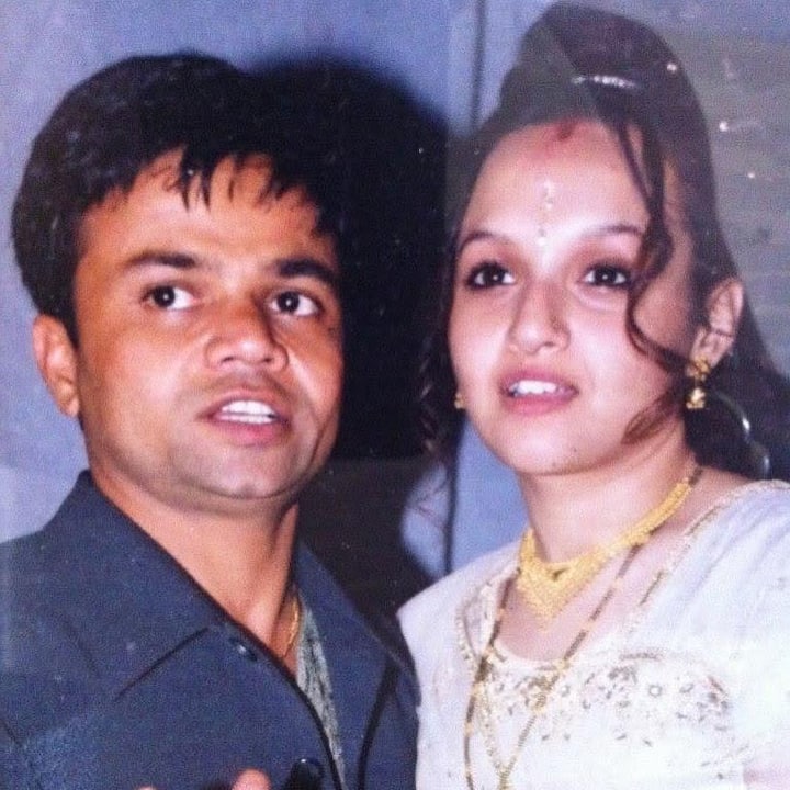 वैसे तो अपनी पहली पत्नी की मौत के बाद राजपाल यादव पूरी तरह से टूट चुके थे. लेकिन, राधा ने उनकी जिंदगी को प्यार और खुशियों से भर दिया.