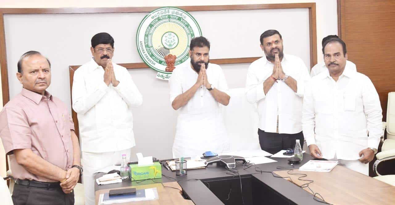 Pawan Kalyan News: శ్రీకాళహస్తి గిరిప్రదక్షణ రోడ్డును వర్చువల్‌గా ప్రారంభించిన డిప్యూటీ సీఎం పవన్ కళ్యాణ్