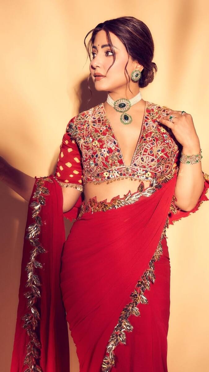 हिना खान का जन्म 2 अक्टूबर 1987 को जम्मू और कश्मीर के श्रीनगर में हुआ था.