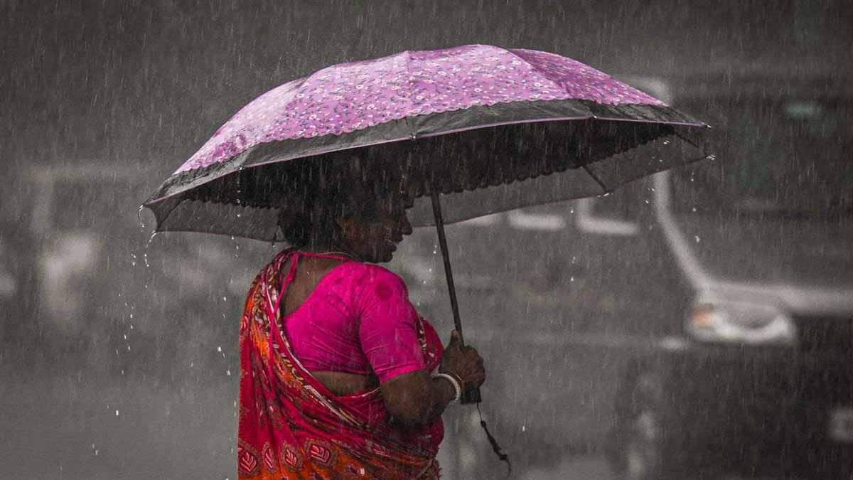 வங்கக் கடலில் சூறாவளி எச்சரிக்கை! தென் மாவட்டங்களில் மழை: வானிலை மையம் வெளியிட்ட முக்கிய அறிவிப்பு!