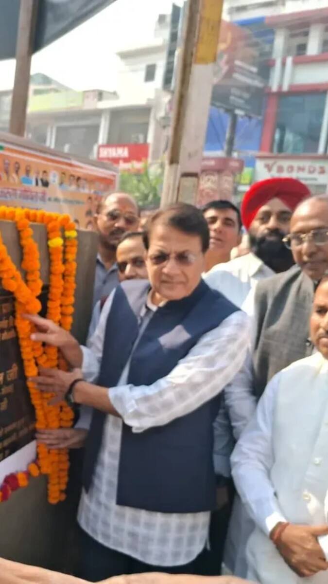 इस लिस्ट में अरुण गोविल का भी नाम शामिल है. सब लोग अरुण को शो 'रामायण' में भगवान राम के किरदार से जानते है और उन्हें प्यार करते है लेकिन उसके अलावा भी अरुण शो 'शिव महिमा' में भगवान शिव का निभ चुके है.