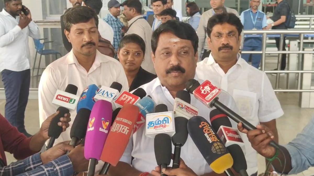 விஜய் & திரிஷா: நயினார் நாகேந்திரன் கடும் விமர்சனம்! 5000 ரூபாய் அறிவிப்பு பின்னணி என்ன?