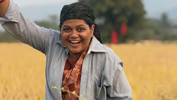 मराठी इंडस्ट्रीतील अभिनेत्री आणि महाराष्ट्राची हास्यजत्रामधून घराघरात पोहोचलेली अभिनेत्री नम्रता संभेराव आपल्या अभिनयासाठी ओळखली जाते.