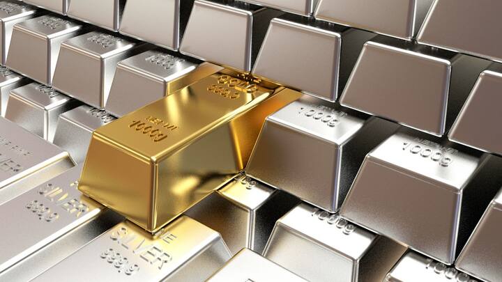 मल्टी कमोडिटी एक्सचेंज (MCX) वर जानेवारीच्या अखेरीस चांदीच्या दराची गती अचानक मंदावली होती. चांदीचा दर 4,20,000 रुपयांच्या उच्चांकावरुन प्रति किलोवरून घसरत दर सुमारे 40 टक्क्यांनी खाली आले आहेत.