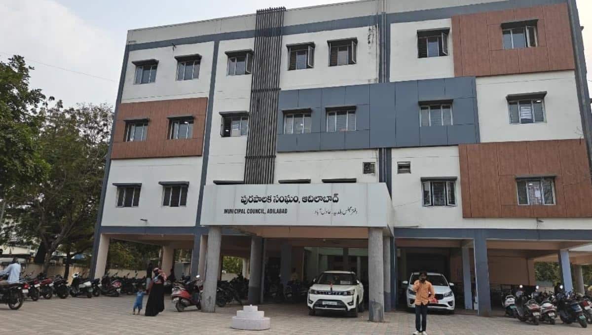 Adilabad Municipal Chairman: ఆదిలాబాద్ ఎన్నికల్లో బిగ్ ట్విస్ట్.. మున్సిపల్ చైర్మన్ గా ఇండిపెండెంట్ అభ్యర్థి!