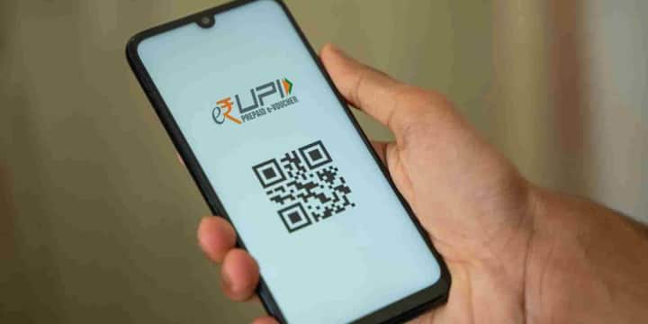 এই সুবিধা ব্যবহার করার জন্য আপনার মোবাইল নম্বরটি আপনার ব্যাংক অ্যাকাউন্টের সাথে যুক্ত থাকতে হবে। অনেক ক্ষেত্রে, আধার লিঙ্ক করাও প্রয়োজনীয় হতে পারে। এছাড়াও, সেই একই নম্বর ব্যবহার করুন যা আপনার ব্যাংকে নিবন্ধিত আছে। অর্থাৎ, পরের বার যদি ইন্টারনেট সংযোগে সমস্যা হয় তবে ঘাবড়ানোর দরকার নেই। কেবল একটি সাধারণ কোড ডায়াল করুন এবং আপনার UPI পেমেন্ট সহজেই সম্পন্ন হবে। ডিজিটাল ইন্ডিয়ার এই বৈশিষ্ট্যটি সত্যিই অনেক কঠিন মুহূর্তে স্বস্তি দিতে পারে।