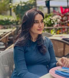 Surbhi Jyoti Photos:  પતિ સાથે ક્વોલિટી ટાઈમ સ્પેન્ડ કરી રહી છે પ્રેગનન્ટ સુરક્ષિ જ્યોતિ, ફ્લોન્ટ કર્યો બેબી બમ્પ