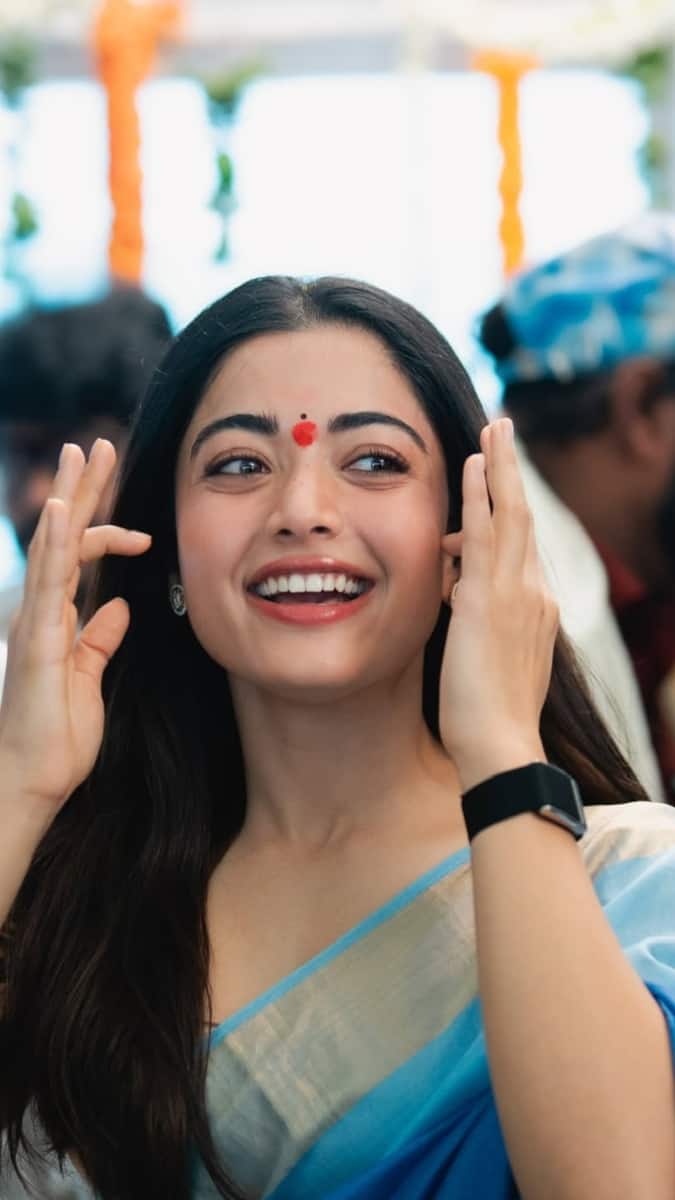 साउथ इंडस्ट्री में पहचान बनाने के बाद एक्ट्रेस ने बॉलीवुड के ओर रुख किया.जहां  फिल्म 'सिकंदर','एनिमल'और 'छावा'जैसे ब्लॉकबस्टर फिल्म में दमदार एक्टिंग करके लोगों को अपना दीवाना बना दिया.